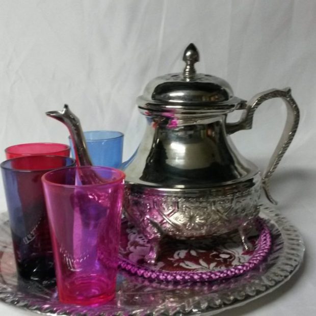 Cadeau theeset 1 liter, dienblad en 4 glazen